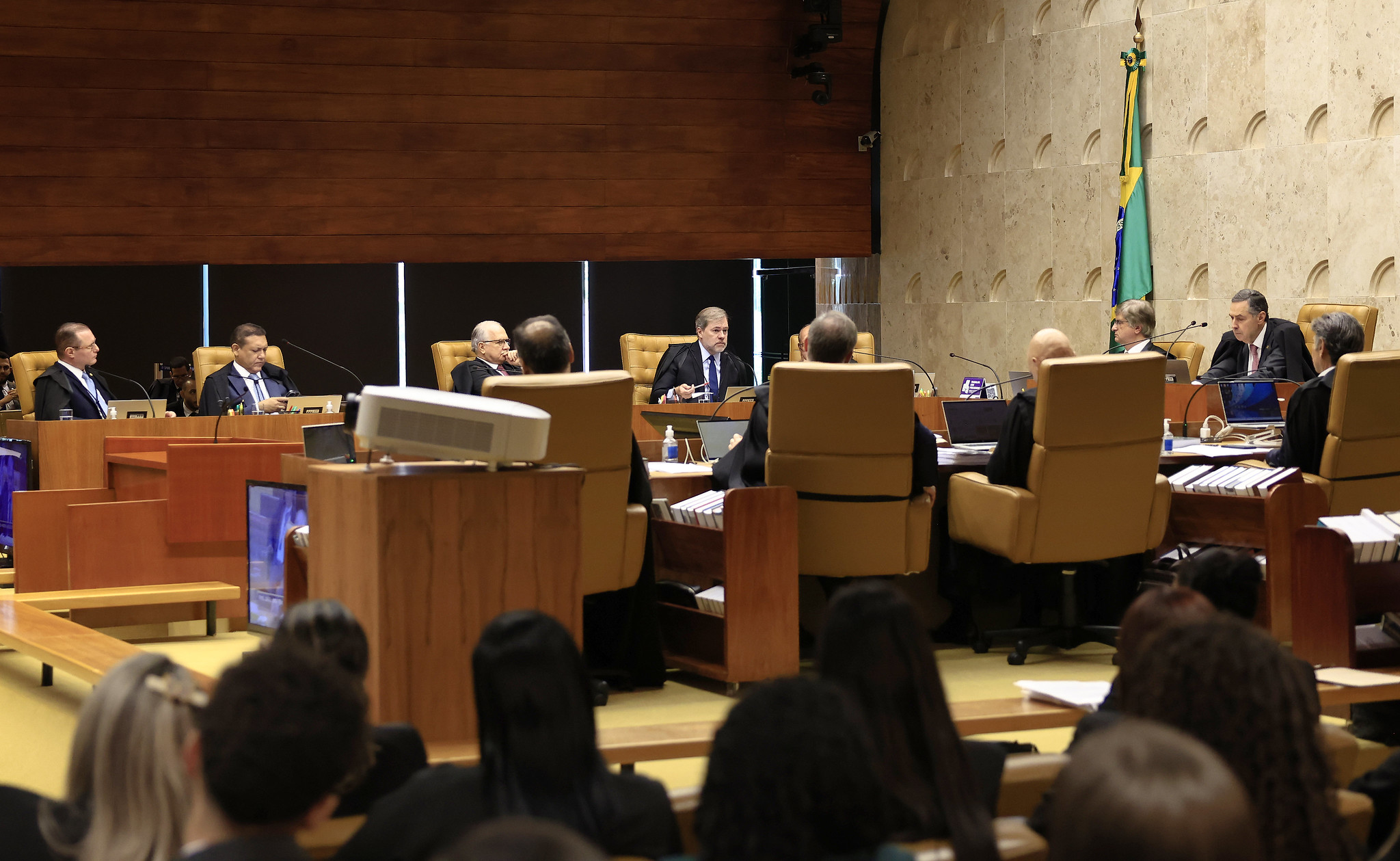 Quando a democracia mais precisa de defesa firme, colhemos os frutos podres das indicações sem critério, por Francisco Celso Calmon