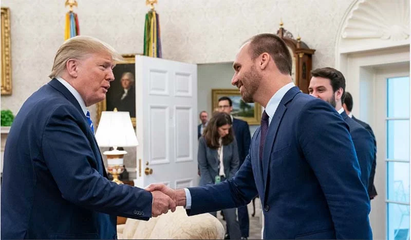 Vídeo: Eduardo Bolsonaro, o curioso caso do patriota que idolatra outra pátria