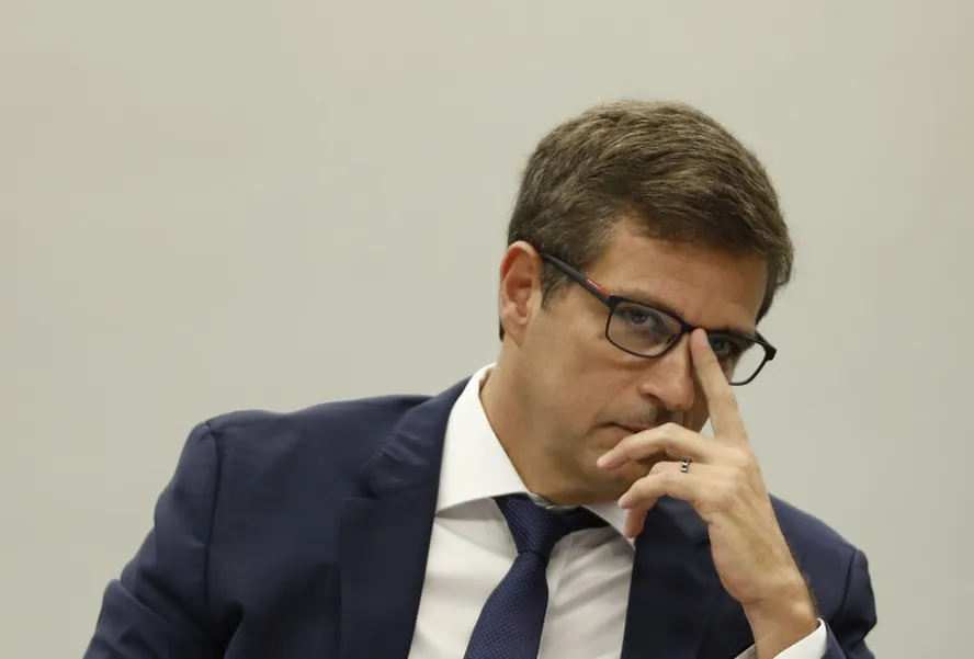Como Campos Neto livrou seu antigo empregador, e a si próprio, de denúncias de gestão fraudulenta; São todos biltres do capital financeiro