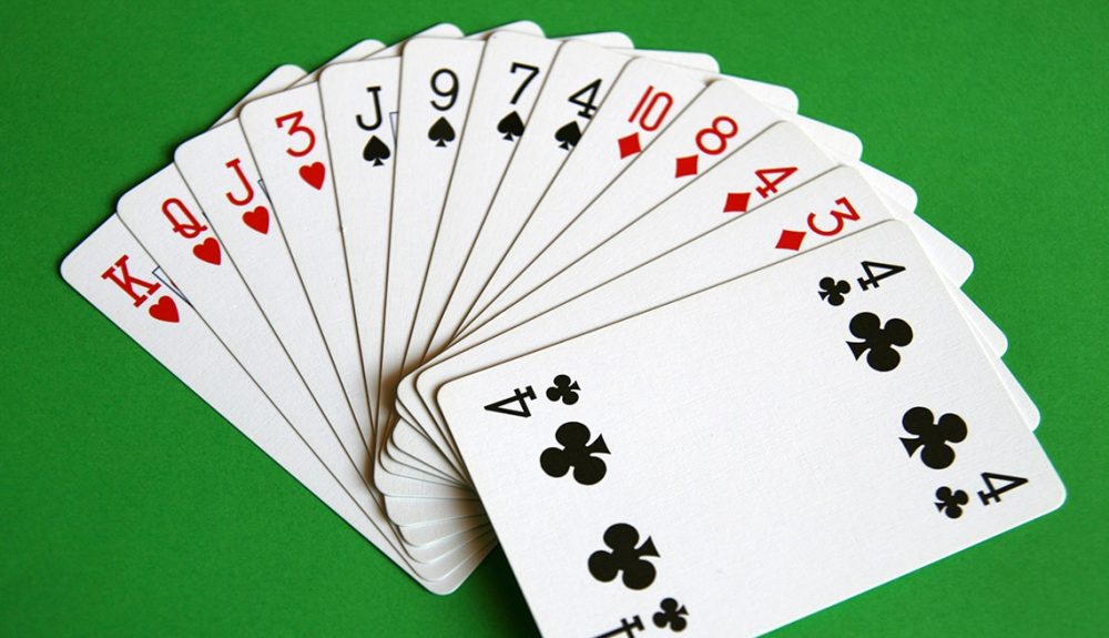 Vídeo: Por que um baralho tem sempre 52 cartas?