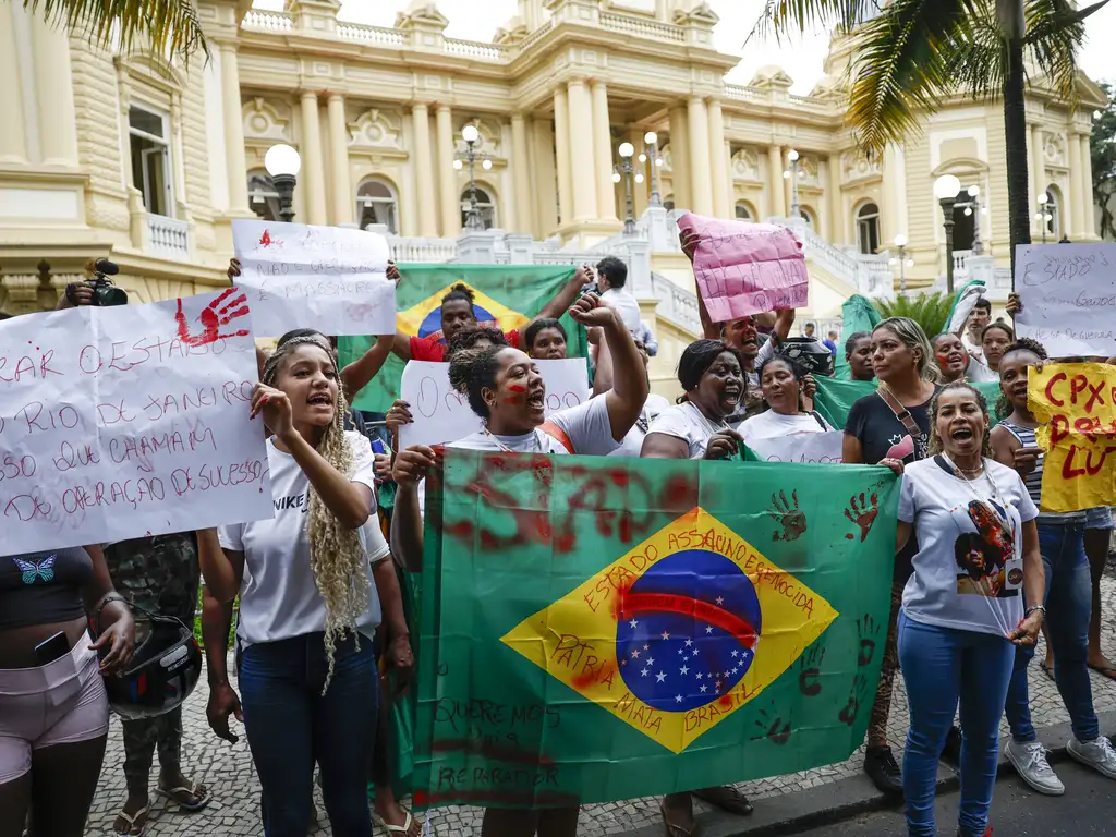 ‘Tráfico está nos grandes poderes do asfalto’: lideranças jovens de favelas condenam operação mais letal no Rio