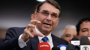 Senador Flávio Bolsonaro sugere aos EUA atacar o seu próprio país