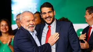 Lula deve manter indicação de Jorge Messias, apesar de pressões do Senado por Pacheco