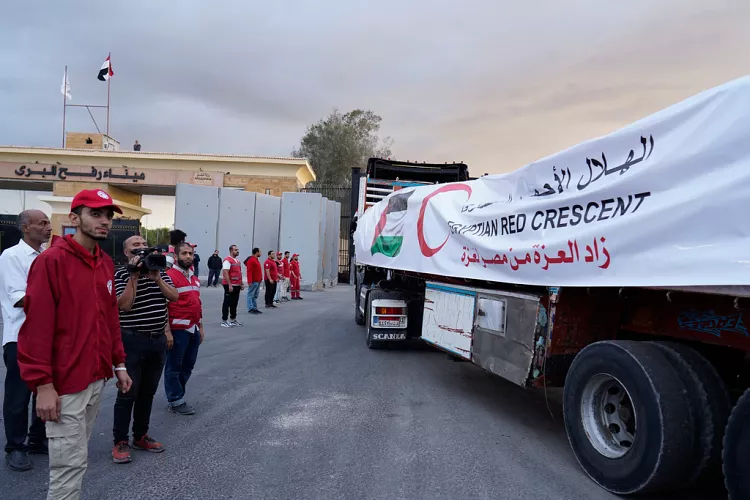 Israel restringe entrada de ajuda em Gaza alegando violações da trégua por parte do Hamas