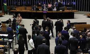 Governo exonera nomes indicados pelo Centrão após derrota do IOF