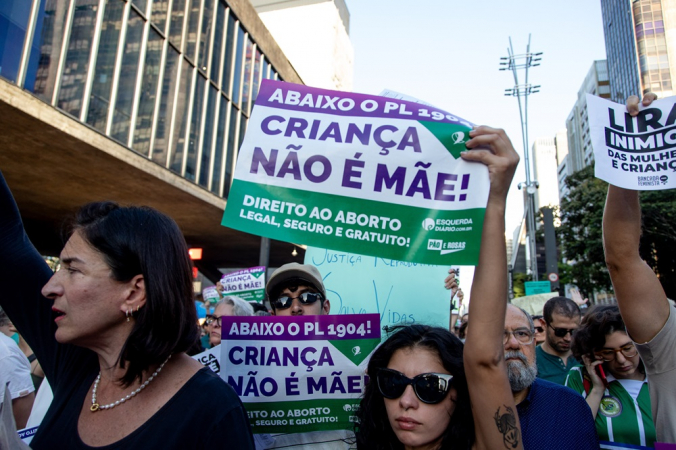 Capitais protestam contra projeto que dificulta aborto em menores