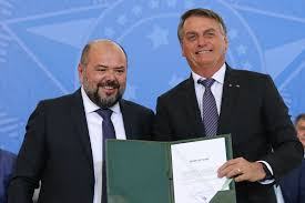 Fraudes no INSS: ex-ministro de Bolsonaro e deputados são alvos da PF