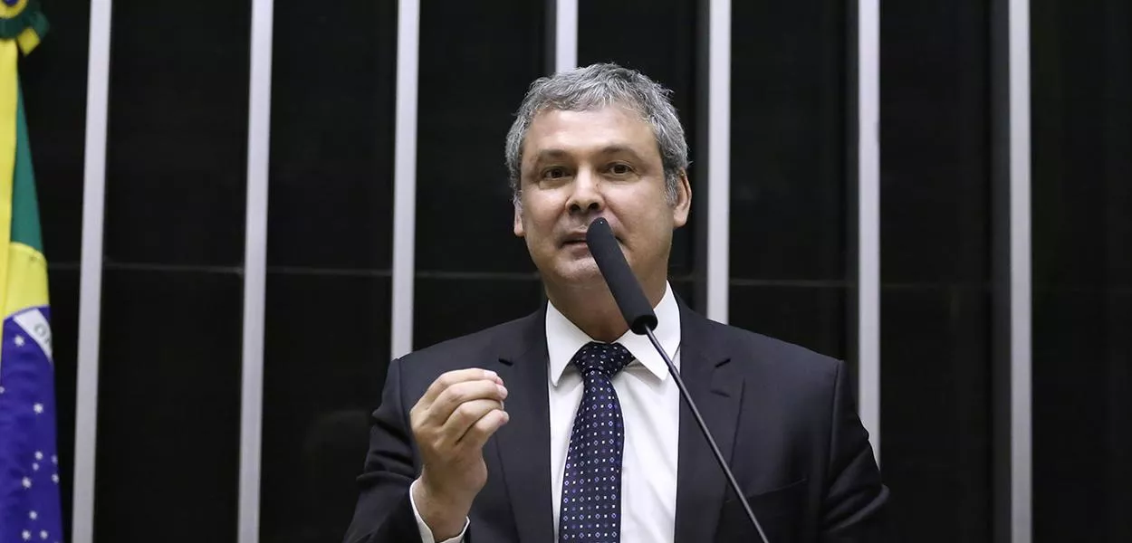Lindbergh: Hugo Motta não tem mais condições de seguir no comando da Câmara
