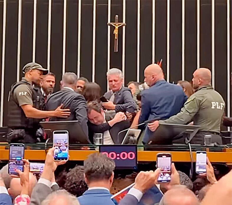 A Câmara é comandada por um autoritário covarde: o Congresso de Hugo Motta é o inimigo do povo