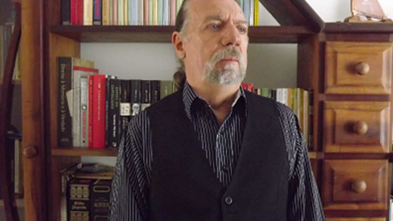 Há algo nessa tumba – por Francisco Celso Calmon