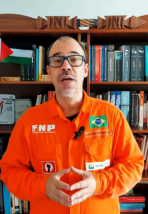 Leandro Lanfredi, petroleiro e diretor do Sindipetro-RJ, defende que o Brasil e a Petrobras exportem petróleo para Cuba, enfrentando o bloqueio criminoso e as sanções impostas pelos Estados Unidos.