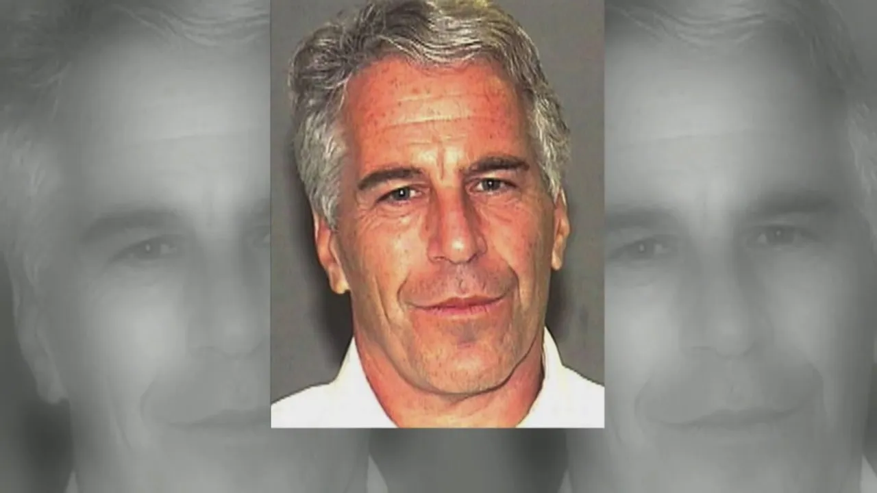 Nesta outra série da Netflix, conta a história da agenciadora de menores de idade de Jeffrey Epstein. A série traz depoimentos contundentes. Entre esses meninas levadas para orgias sexuais na casa de Trump, em Mar-a-Lago na Florida ou em residência da família real inglesa, para servir aos caprichos sexuais do ex-principe Andrew.