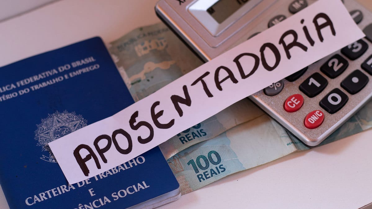 Tenha dignidade e peça aposentadoria.