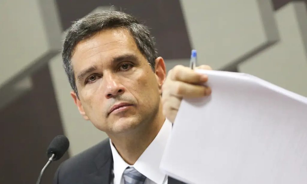 Se Campos Neto cometeu crime contra a economia e favorecimentos , o PGR deve denunciá-lo já.