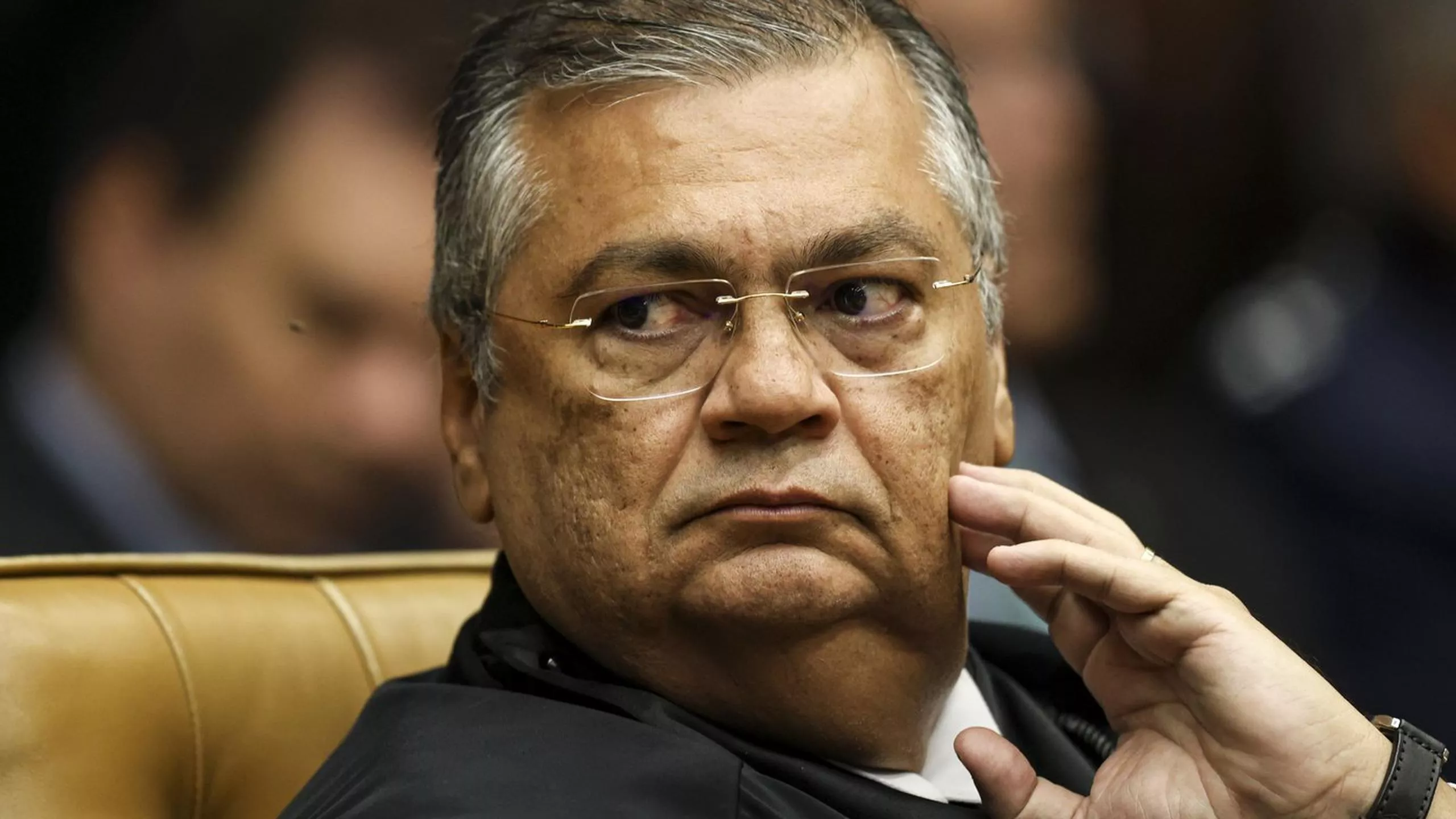 Férias acumuladas, auxílio-peru e até auxílio-Iphone: veja lista dos penduricalhos suspensos por Flávio Dino