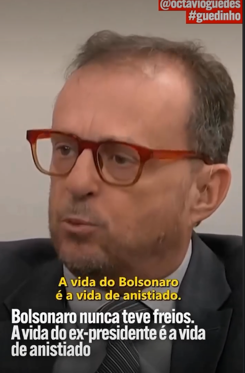 A vida de Bolsonaro é de um delinquente convicto. Pariu uma prole de bandidos corruptos como ele. Flávio eleito dará indulto ao pai. Xô cambada de traidores da pátria.