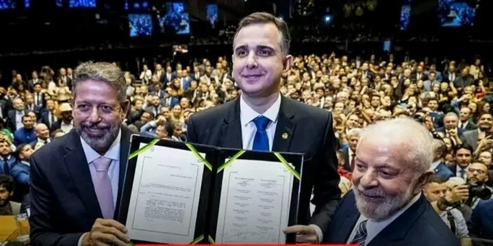 O Senado Federal aprovou um projeto de lei que pretende proibir a compra de imóveis com pagamento em dinheiro em espécie no Brasil.