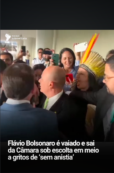Flavio Bolsonaro é vaiado e sai da câmara aos gritos de “sem anistia”