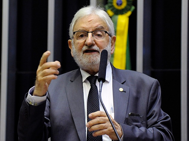 “Grupo criminoso qualificado”: Ivan Valente analisa ligação bolsonarista com escândalo Master