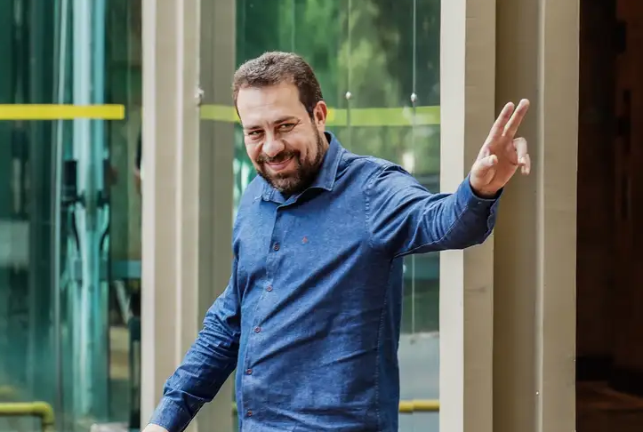 “Não podemos engolir esse terrorismo patronal”, Boulos detona escala 6×1