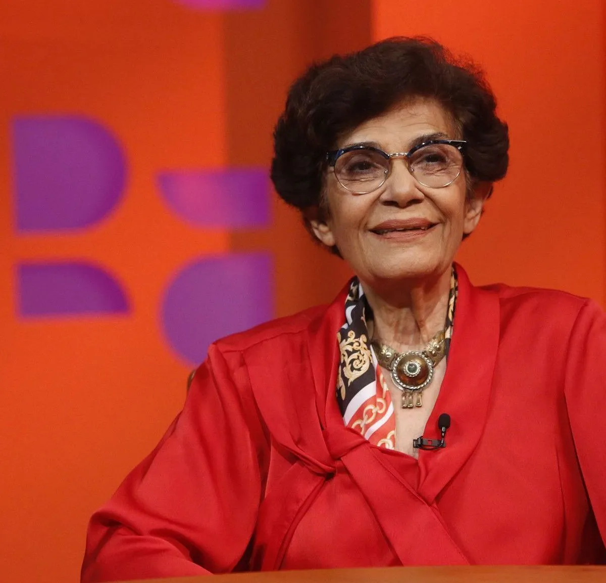 “A transformação da política em puro espetáculo” | Marilena Chauí