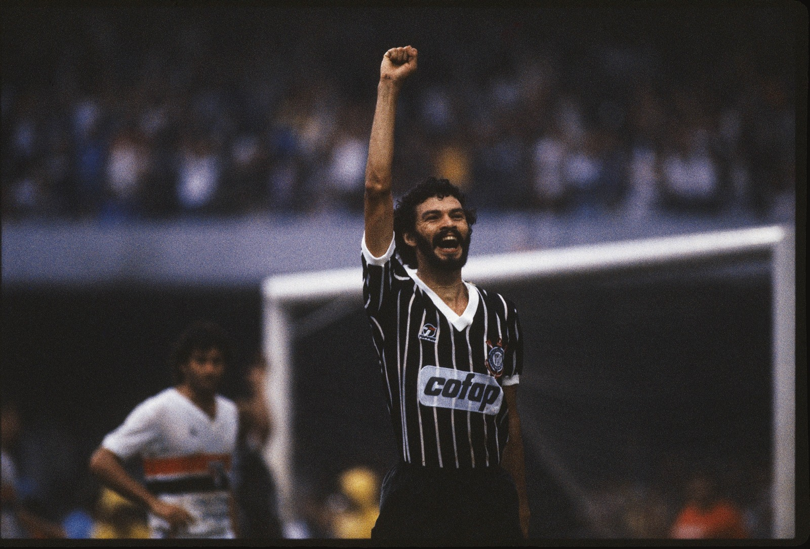 Em clima de Copa do Mundo, o Pororoca traz uma reflexão de Sócrates que continua atual.