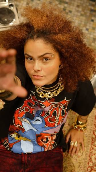 MC Lili fala sobre o hip hop ser contra qualquer tipo de opressão durante a Batalha do Vira Voto