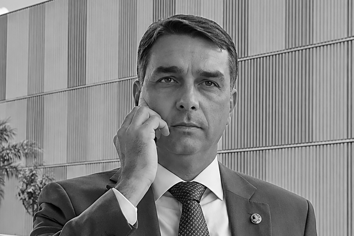 Por que o Flávio não responde nenhuma pergunta?