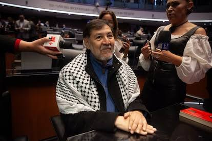 Senador do México, Gerardo Fernández Noroña, saúda vitória de Lula contra o fascismo