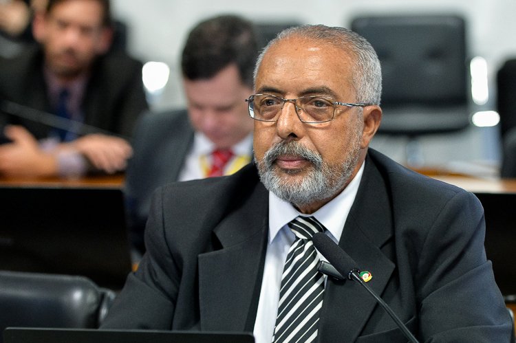 Eu esperei 50 anos pelo fim da escala 6×1. Impossível não se emocionar’, diz Paulo Paim